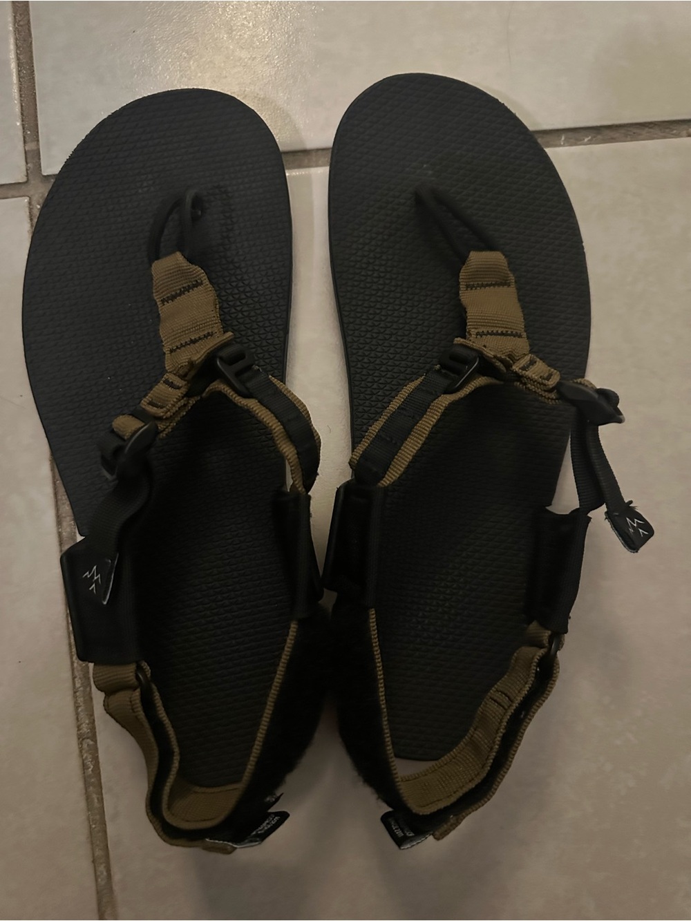 Bedrock Sandals Mens 8 /Women 9 great preowned condition